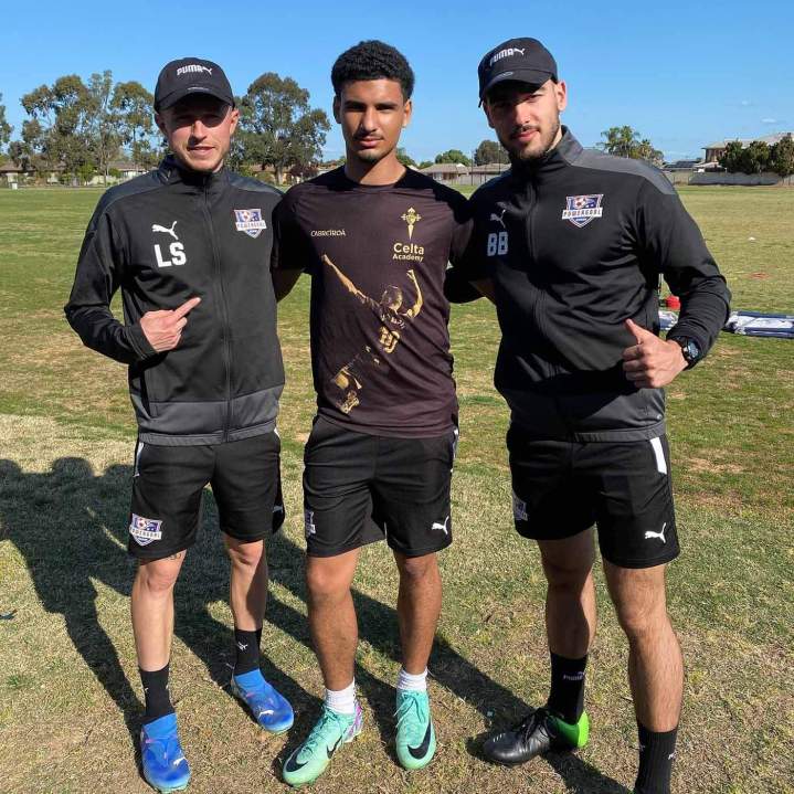 Elite 1-on-1 Coaching: Accelerate Your Football Development Now.